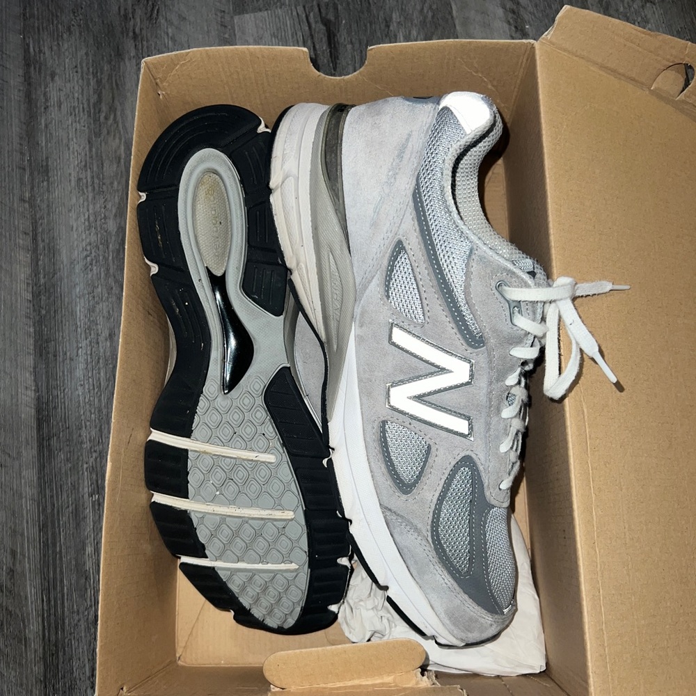 New Balance 990V4